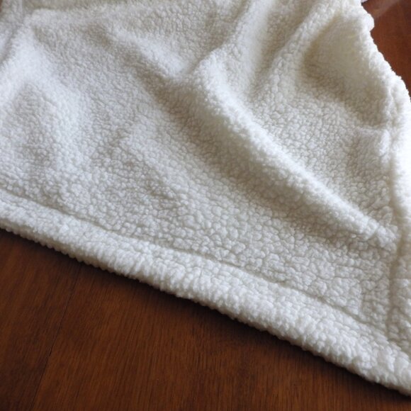 Mon Lapin Baby Blanket/ White Ribbed Plush/ Unisex / Reversible/ 39" X 30" - Picture 6 of 7